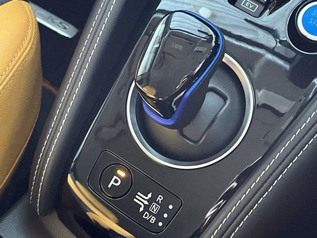 キックス Ｘ　ツートーンインテリアエディション　純正９型ナビ　アラウンドビューＭ　セーフティＡ　ＰｒｏＰＩＬＯＴ　Ｄルームミラー　２トーンカラー　ＬＥＤ　ルーフレール　電動ＰＢ／オートＢＨ　ステアリングＨ　合皮シート　前シートＨ　ＥＴＣ２．０（13枚目）