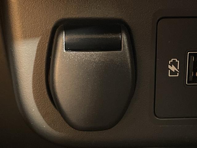 キックス Ｘ　ツートーンインテリアエディション　純正９型ナビ　アラウンドビューＭ　セーフティＡ　ＰｒｏＰＩＬＯＴ　Ｄルームミラー　２トーンカラー　ＬＥＤ　ルーフレール　電動ＰＢ／オートＢＨ　ステアリングＨ　合皮シート　前シートＨ　ＥＴＣ２．０（25枚目）