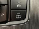 【ブレーキホールド(AUTO HOLD)】システムがONのとき、信号待ちなどの停止中に、ブレーキペダルから足を離してもブレーキがかかったまま保持されます!