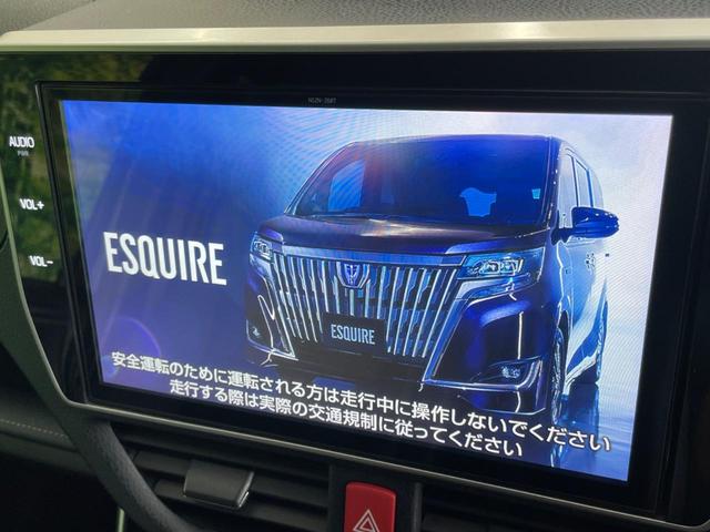 【純正１０インチナビ】人気の純正ナビを装備。オーディオ機能も充実しており、Ｂｌｕｅｔｏｏｔｈ接続すればお持ちのスマホやＭＰ３プレイヤーの音楽を再生可能！毎日の運転がさらに楽しくなります！！