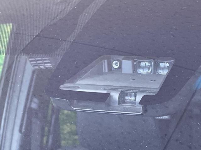 【トヨタセーフティセンス】走行中に前方の車両等を認識し、衝突しそうな時は警報とブレーキで衝突回避と被害軽減をアシスト。より安全にドライブをお楽しみいただけます。