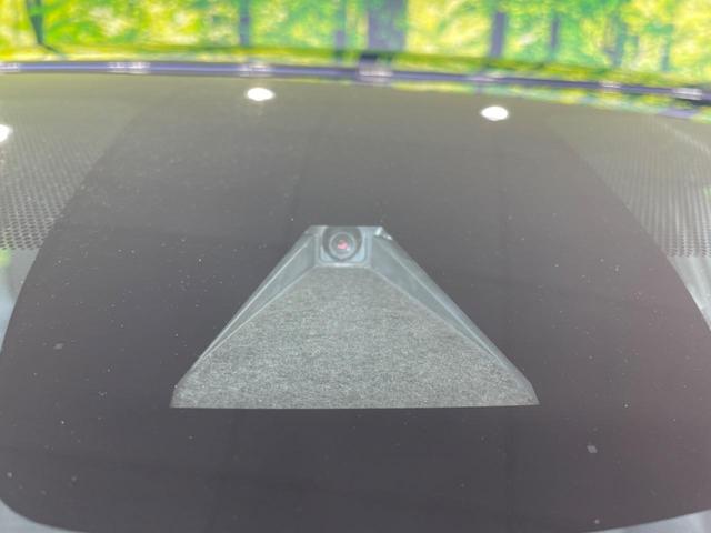 【トヨタセーフティセンス】走行中に前方の車両等を認識し、衝突しそうな時は警報とブレーキで衝突回避と被害軽減をアシスト。より安全にドライブをお楽しみいただけます。