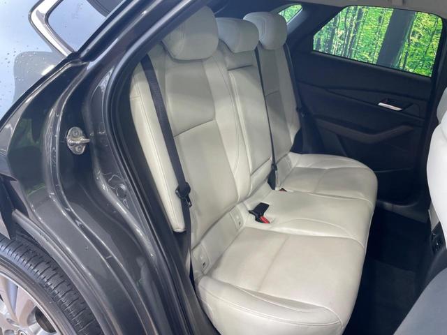 広々とした２列目シートは居住性が高く、居心地も快適！友達や家族とのお出かけにぴったりです。ベビーシートやチャイルドシート使用時も快適にお過ごしいただける十分な空間を確保しています。