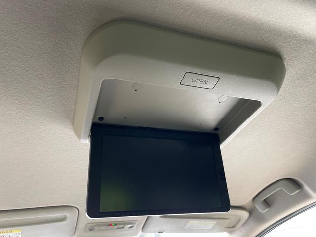 【フリップダウンモニター】大画面モニターで後席でもエンタメをお楽しみいただけます。小さなお子様にも大人気の装備です♪