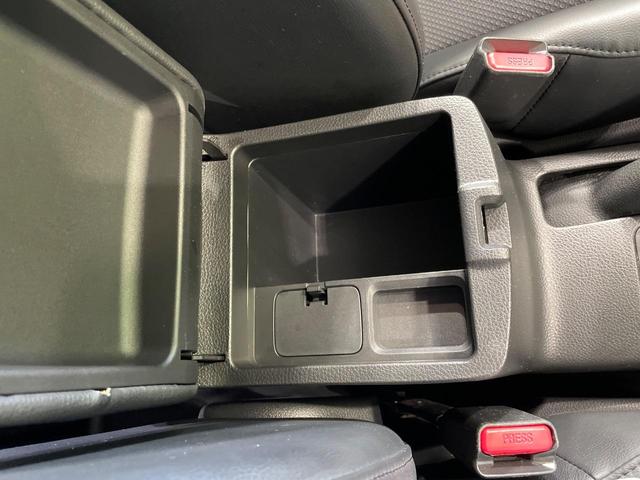 エクストレイル ２０Ｘ　１年保証付　純正ナビ　バックカメラ　禁煙車　スマートキー　ビルトインＥＴＣ　オートライト　オートエアコン　純正１７インチアルミ　ＣＤ　ＤＶＤ再生（52枚目）