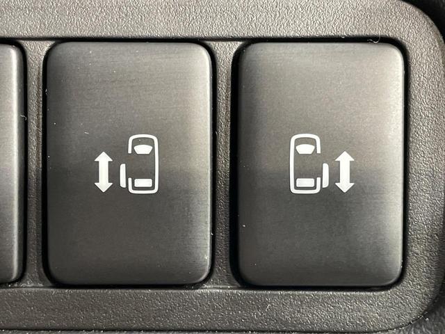【両側パワースライドドア】スマートキーや運転席のスイッチで後席両側スライドドアの開閉が可能♪電動だから力を入れてドアを開ける必要が無く、小さなお子様でも簡単に開け閉めでき快適です♪
