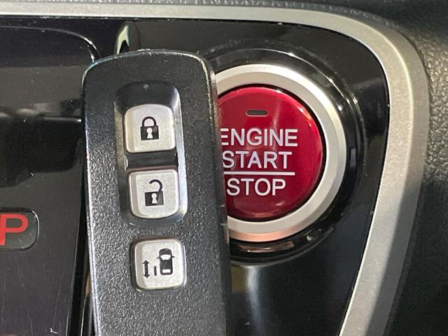 【キーレス】少し離れた場所からでもボタン一つでドアの開錠・施錠ができるのでとっても便利！ドアの鍵穴周りに傷をつけることもありません♪