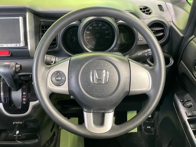 インテリアに合わせたデザインのステアリングは、運転される方のことも考え、運転しやすい形状、大きさです。是非一度、実際に触ってお確かめください。