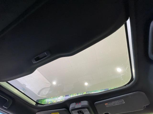 【ガラスルーフ】ガラスルーフ搭載で車内の解放感が一気にアップ!開放的なドライブをお楽しみいただけます。