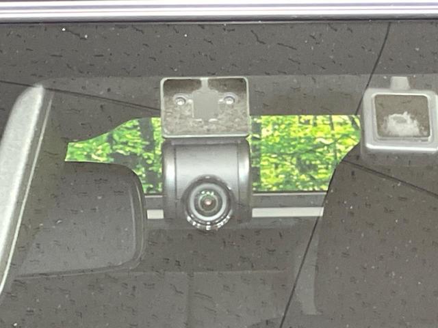 【ドライブレコーダー】安心・安全なカーライフに必須のドライブレコーダーを装備!走行中はもちろん、あおり運転や事故に遭遇した際の状況も映像で記録し、万一のリスクに備えます。