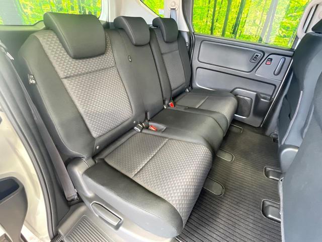 後部座席も気になるようなキズ・汚れやへたり等、大きなダメージはなく、良好な状態です。