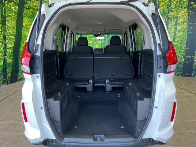 後席を格納すると、これだけの広さが!シーンに合わせたシートアレンジで、大きな荷物も積むことが出来ます♪
