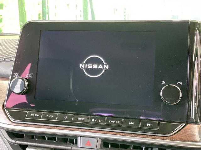 【メーカー純正ナビ】インテリアに溶け込むスタイリッシュな「専用設計」メーカーナビを装備♪視認性や操作性など基本性能にも優れ、より上質なカーライフをお楽しみいただけます。