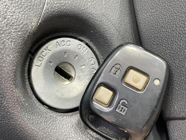 【キーレス】少し離れた場所からでもボタン一つでドアの開錠・施錠ができるのでとっても便利！ドアの鍵穴周りに傷をつけることもありません♪