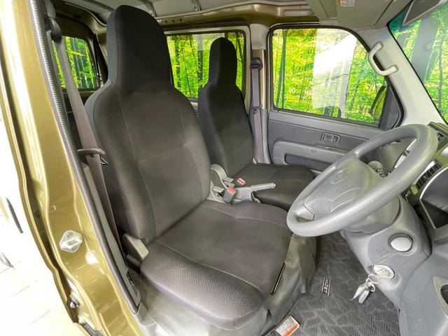 運転席シート廻りは使用感も少なく、良好な状態となっています。丁寧に使われていたことがよくわかりますね。