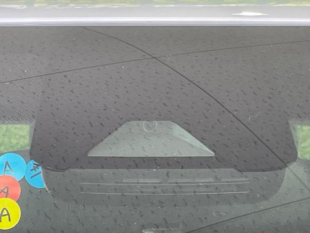 【トヨタセーフティセンス】走行中に前方の車両等を認識し、衝突しそうな時は警報とブレーキで衝突回避と被害軽減をアシスト。より安全にドライブをお楽しみいただけます。