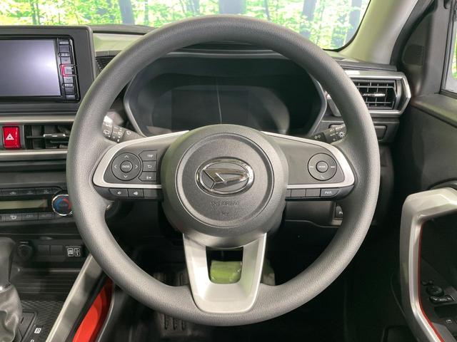 インテリアに合わせたデザインのステアリングは、運転される方のことも考え、運転しやすい形状、大きさです。是非一度、実際に触ってお確かめください。