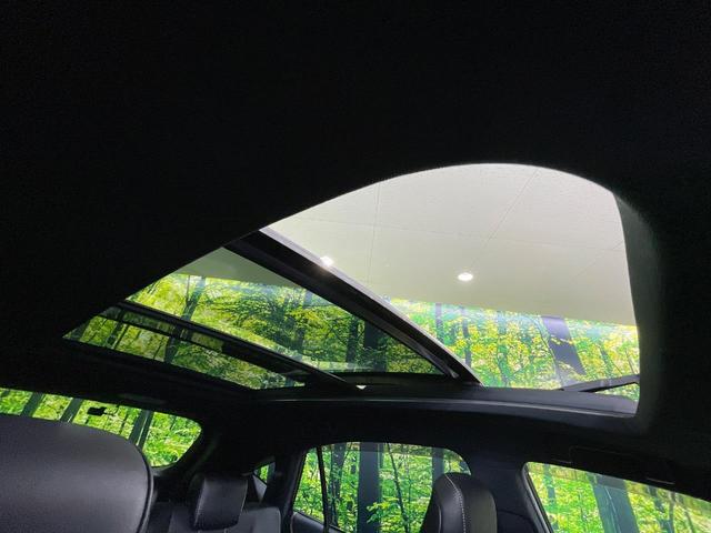 【サンルーフ】開放感たっぷりの希少装備、サンルーフが装着されています！車内に明かりを取り入れたり景色を楽しむ以外にも、車内の空気も簡単に換気できて快適です！