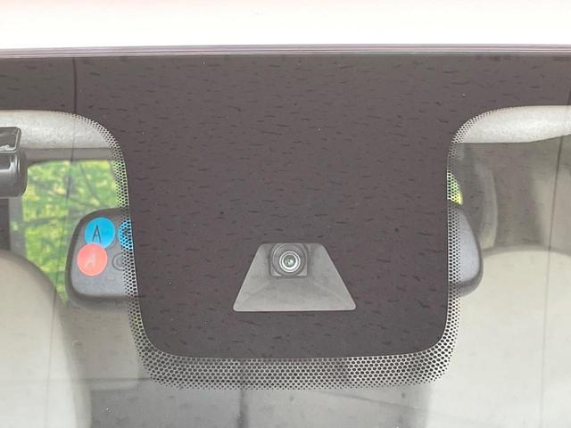 【エマージェンシーブレーキ】走行中に前方の車両等を認識し、衝突しそうな時は警報とブレーキで衝突回避と被害軽減をアシスト。より安全にドライブをお楽しみいただけます。