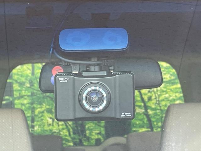 【ドライブレコーダー】安心・安全なカーライフに必須のドライブレコーダーを装備！走行中はもちろん、あおり運転や事故に遭遇した際の状況も映像で記録し、万一のリスクに備えます。