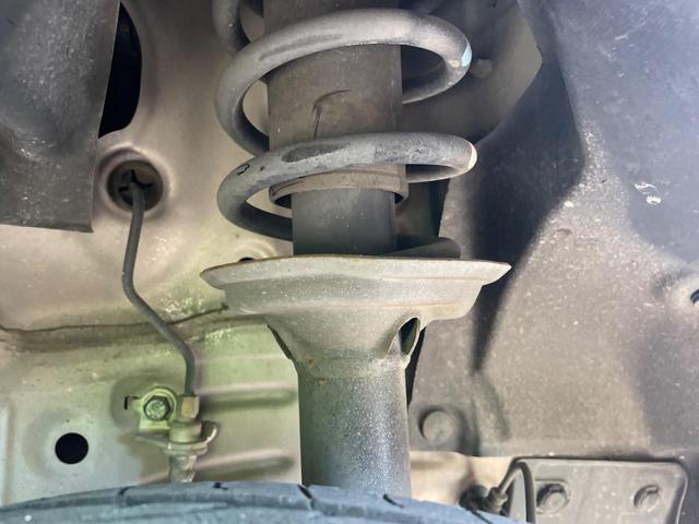 お車を安心してお乗りいただく為には、足回りの定期点検が欠かせません。サービスサポート（有償保証）では無料点検もご提供しており、安心のカーライフをお過ごしいただけるサポート体制が整っています。