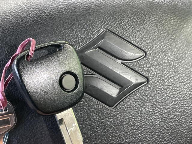 【キーレス】少し離れた場所からでもボタン一つでドアの開錠・施錠ができるのでとっても便利!ドアの鍵穴周りに傷をつけることもありません♪