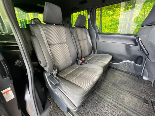 後部座席も気になるようなキズ・汚れやへたり等、大きなダメージはなく、良好な状態です。