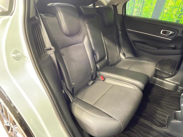 後部座席も気になるようなキズ・汚れやへたり等、大きなダメージはなく、良好な状態です。