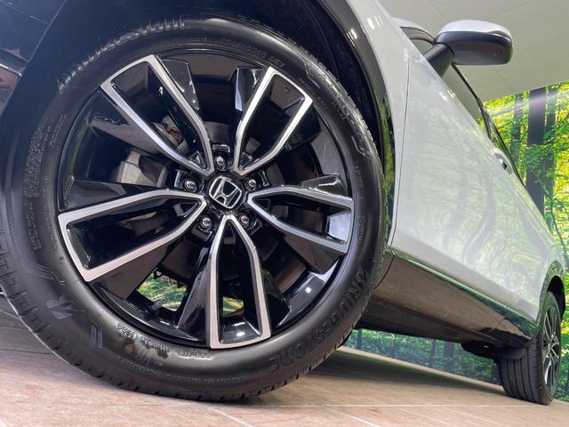 【純正18インチアルミホイール】外観にマッチした純正アルミホイールを装着しております。各種社外アルミホイールや、スタッドレスタイヤも取扱いしております。是非ご相談ください♪