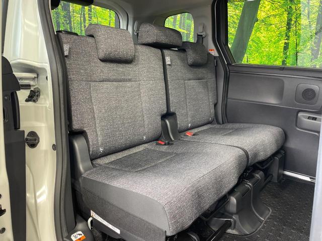 後部座席も気になるようなキズ・汚れやへたり等、大きなダメージはなく、良好な状態です。