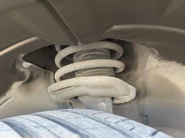 お車を安心してお乗りいただく為には、足回りの定期点検が欠かせません。サービスサポート（有償保証）では無料点検もご提供しており、安心のカーライフをお過ごしいただけるサポート体制が整っています。