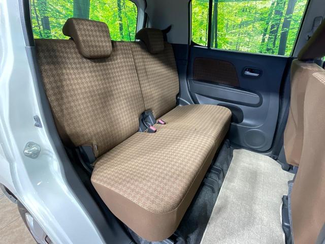 広々とした２列目シートは居住性が高く、居心地も快適！友達や家族とのお出かけにぴったりです。ベビーシートやチャイルドシート使用時も快適にお過ごしいただける十分な空間を確保しています。