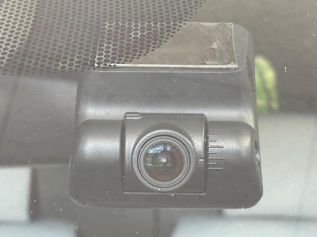 【ドライブレコーダー】安心・安全なカーライフに必須のドライブレコーダーを装備！走行中はもちろん、あおり運転や事故に遭遇した際の状況も映像で記録し、万一のリスクに備えます。