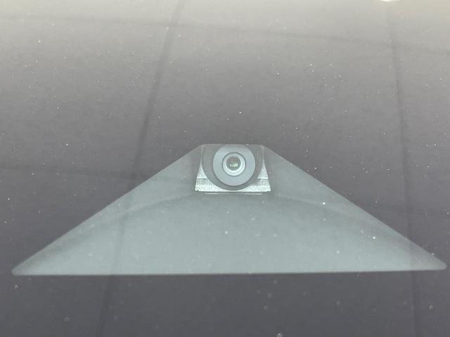 【インテリジェントエマージェンシーブレーキ】フロントカメラで前方の車両や歩行者を検知。衝突しそうな時は衝突被害軽減ブレーキが作動、衝突回避をサポート。より安全にドライブをお楽しみいただけます。