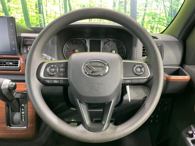 インテリアに合わせたデザインのステアリングは、運転される方のことも考え、運転しやすい形状、大きさです。是非一度、実際に触ってお確かめください。