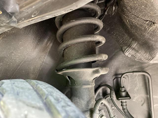 お車を安心してお乗りいただく為には、足回りの定期点検が欠かせません。サービスサポート（有償保証）では無料点検もご提供しており、安心のカーライフをお過ごしいただけるサポート体制が整っています。