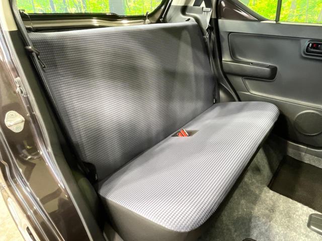 後部座席も気になるようなキズ・汚れやへたり等、大きなダメージはなく、良好な状態です。