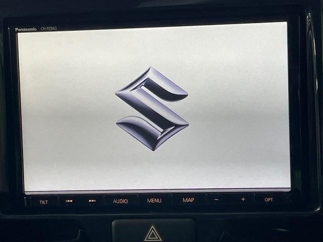 【純正８型ナビ】人気の純正ナビを装備。オーディオ機能も充実しており、Ｂｌｕｅｔｏｏｔｈ接続すればお持ちのスマホやＭＰ３プレイヤーの音楽を再生可能！毎日の運転がさらに楽しくなります！！