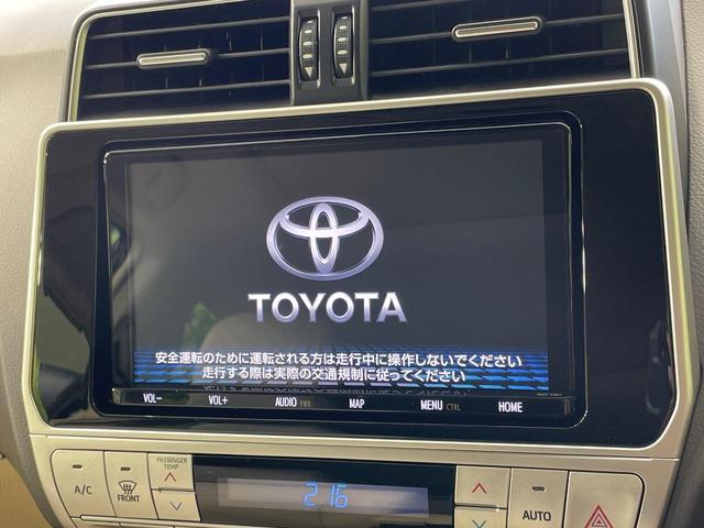 【純正ナビ】人気の純正ナビを装備しております。ナビの使いやすさはもちろん、オーディオ機能も充実！キャンプや旅行はもちろん、通勤や買い物など普段のドライブも楽しくなるはず♪