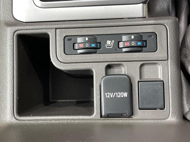 【シートベンチレーション】夏場は涼しい風でお尻や背中の熱やムレを防ぎ、冬はエアコンよりも早く温まってポカポカに！季節を問わず快適に過ごせます。