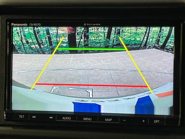 【バックカメラ】駐車時に後方がリアルタイム映像で確認できます。大型商業施設や立体駐車場での駐車時や、夜間のバック時に大活躍！運転スキルに関わらず、今や必須となった装備のひとつです！