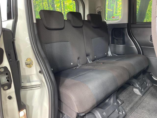 後部座席も気になるようなキズ・汚れやへたり等、大きなダメージはなく、良好な状態です。