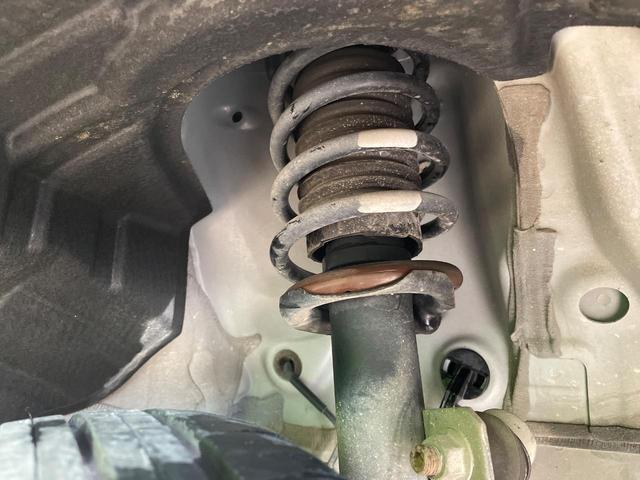 お車を安心してお乗りいただく為には、足回りの定期点検が欠かせません。サービスサポート（有償保証）では無料点検もご提供しており、安心のカーライフをお過ごしいただけるサポート体制が整っています。