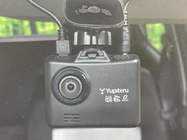 【ドライブレコーダー】安心・安全なカーライフに必須のドライブレコーダーを装備！走行中はもちろん、あおり運転や事故に遭遇した際の状況も映像で記録し、万一のリスクに備えます。