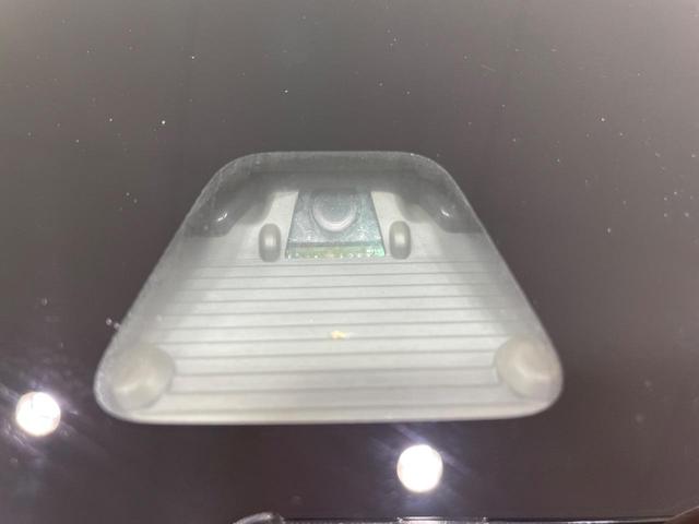 【スマートアシスト】走行中に前方の車両等を認識し、衝突しそうな時は警報とブレーキで衝突回避と被害軽減をアシスト。より安全にドライブをお楽しみいただけます。