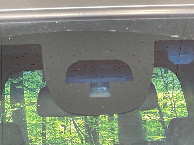 【シティブレーキアクティブシステム】低速走行中に前方の車両等を認識し、衝突しそうな時は警報とブレーキで衝突回避と被害軽減をアシスト。より安全にドライブをお楽しみいただけます。