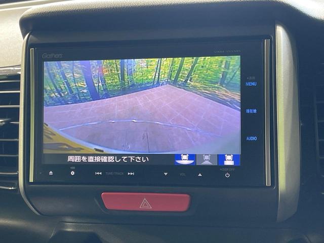 【バックカメラ】駐車時に後方がリアルタイム映像で確認できます。大型商業施設や立体駐車場での駐車時や、夜間のバック時に大活躍！運転スキルに関わらず、今や必須となった装備のひとつです！