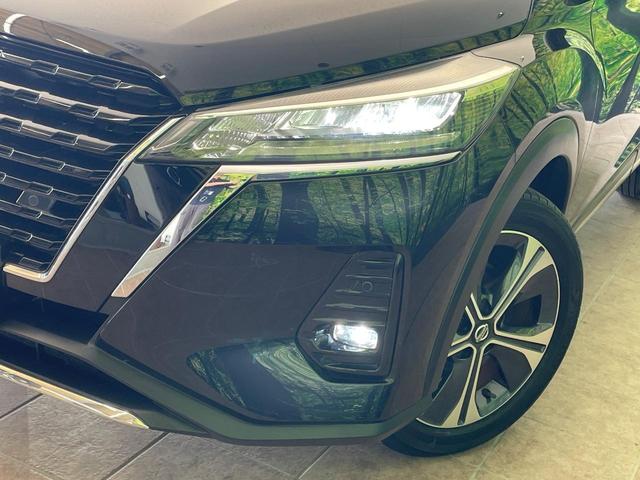 【ＬＥＤヘッドライト】悪天候や夜間走行時も良好な視界を確保し安心して運転できる高輝度ＬＥＤヘッドライトを装備！点灯速度が早く、消費電力も抑えられています。