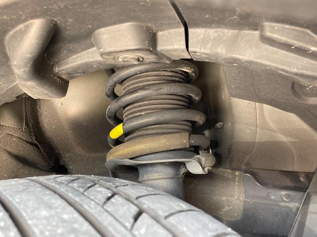 お車を安心してお乗りいただく為には、足回りの定期点検が欠かせません。サービスサポート（有償保証）では無料点検もご提供しており、安心のカーライフをお過ごしいただけるサポート体制が整っています。