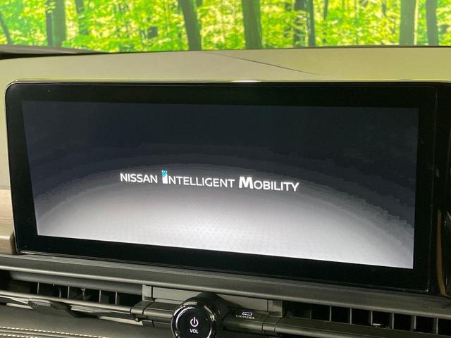 【純正ナビ】人気の純正ナビを装備しております。ナビの使いやすさはもちろん、オーディオ機能も充実！キャンプや旅行はもちろん、通勤や買い物など普段のドライブも楽しくなるはず♪